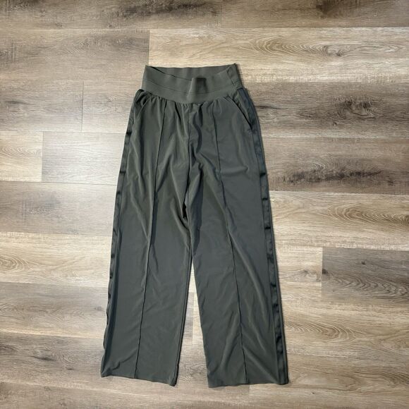 ATHLETA Nolita Wide Leg Featherweight Stretch Pant Mountain Olive Size 8 - Picture 1 of 11